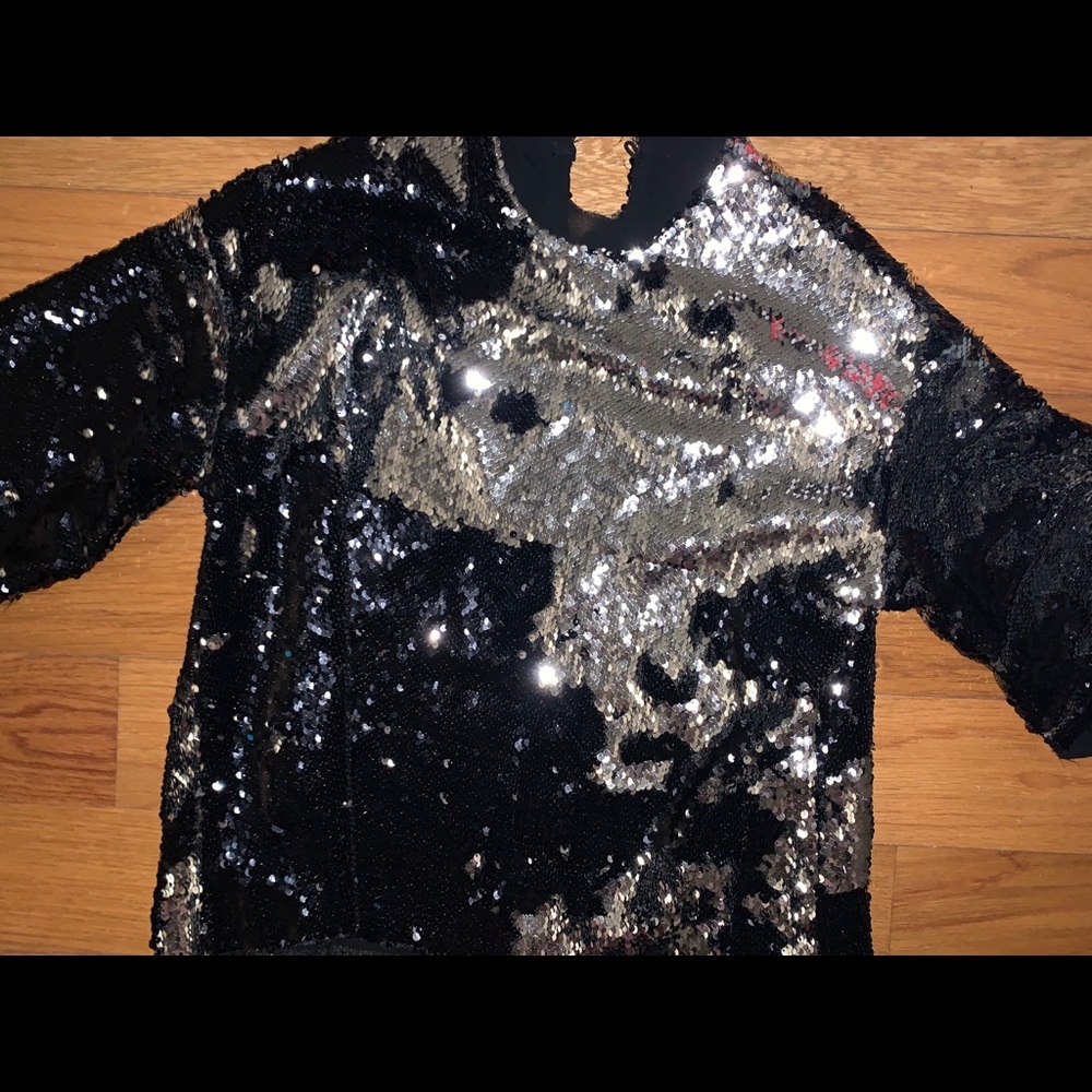 NEW & NEVER WORN sequins Italian designer garment